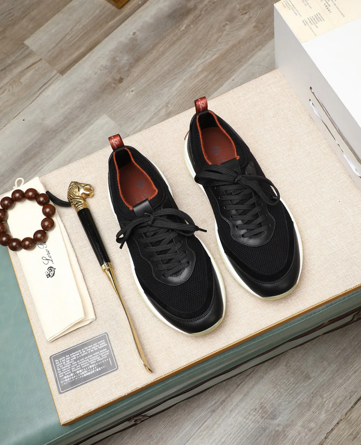 Men's shoes 💰620 🔥𝐥𝐨𝐫𝐨 𝐏𝐢𝐚𝐧𝐚 lp classic loafers, an Italian treasure brand, the only brand that can match Hermès! Only after wearing it do we realize that we can’t live up to our feet. The upper is made of imported first-layer cowhide with breathable fly-knit fabric, water-dyed cowhide foot pads, and the official original glass rubber outsole and pendant. Exclusive original packaging (tag ➕ brand paper ➕ outer box ➕ hand bag) code number: 38-44. Can be customized 45-46